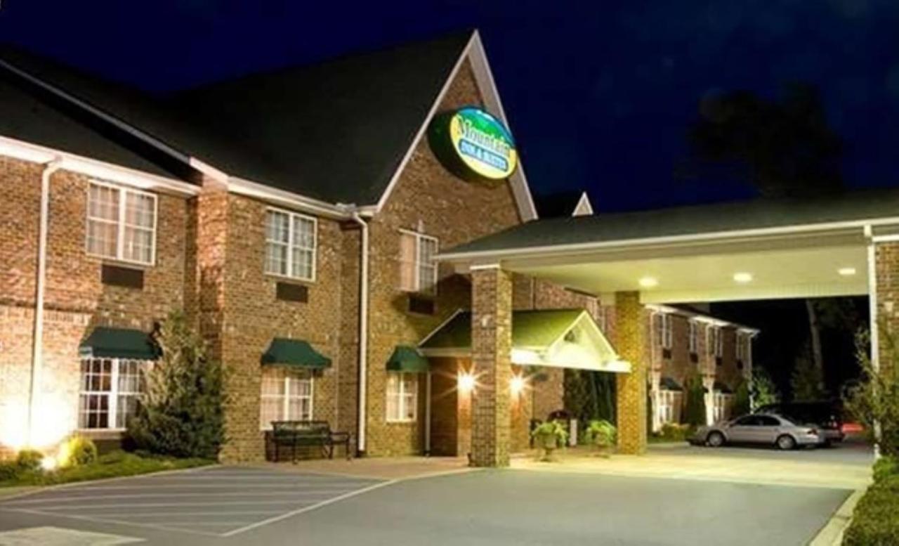 Mountain Inn & Suites Flat Rock Ngoại thất bức ảnh