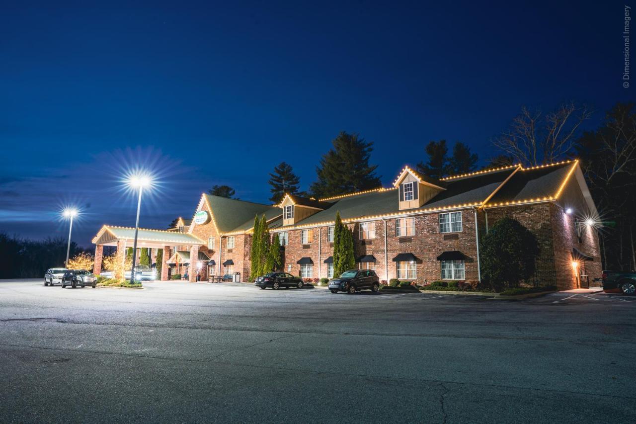Mountain Inn & Suites Flat Rock Ngoại thất bức ảnh